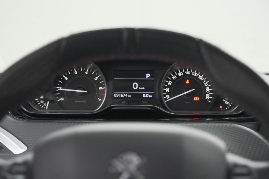 Peugeot 208 PureTech 110 EAT6 GT-line | Trekhaak | Apple Carplay | Climate Control | Parkeersensoren