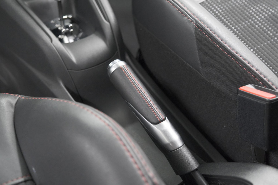 Peugeot 208 PureTech 110 EAT6 GT-line | Trekhaak | Apple Carplay | Climate Control | Parkeersensoren