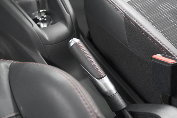 Peugeot 208 PureTech 110 EAT6 GT-line | Trekhaak | Apple Carplay | Climate Control | Parkeersensoren