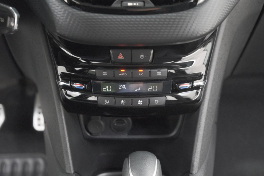 Peugeot 208 PureTech 110 EAT6 GT-line | Trekhaak | Apple Carplay | Climate Control | Parkeersensoren