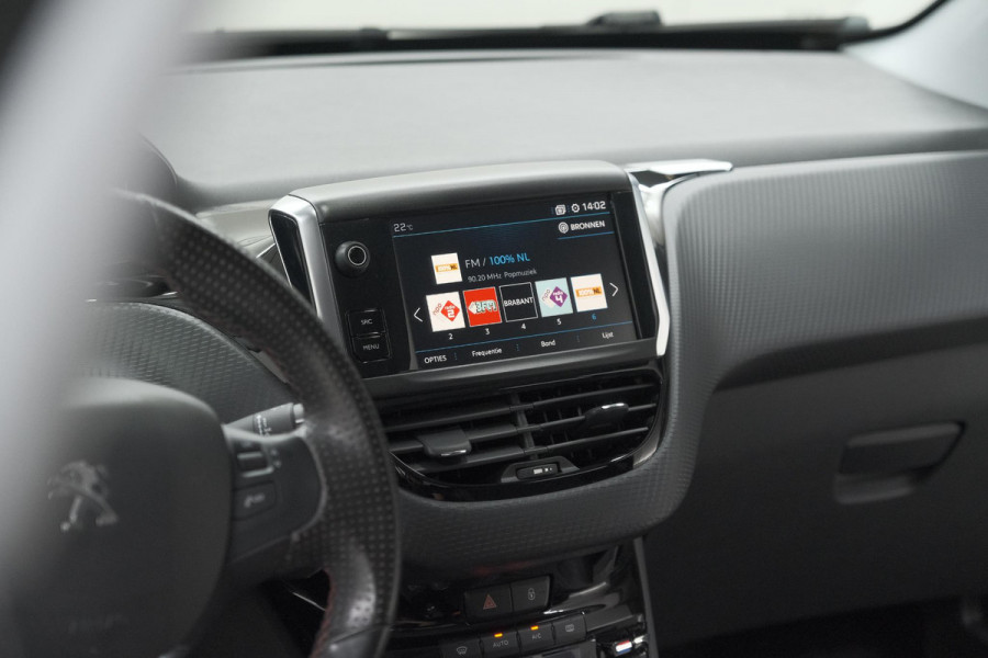 Peugeot 208 PureTech 110 EAT6 GT-line | Trekhaak | Apple Carplay | Climate Control | Parkeersensoren