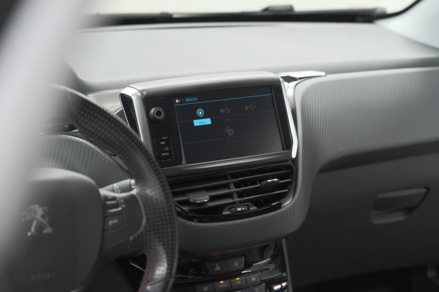 Peugeot 208 PureTech 110 EAT6 GT-line | Trekhaak | Apple Carplay | Climate Control | Parkeersensoren
