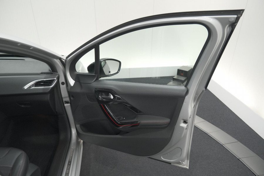 Peugeot 208 PureTech 110 EAT6 GT-line | Trekhaak | Apple Carplay | Climate Control | Parkeersensoren