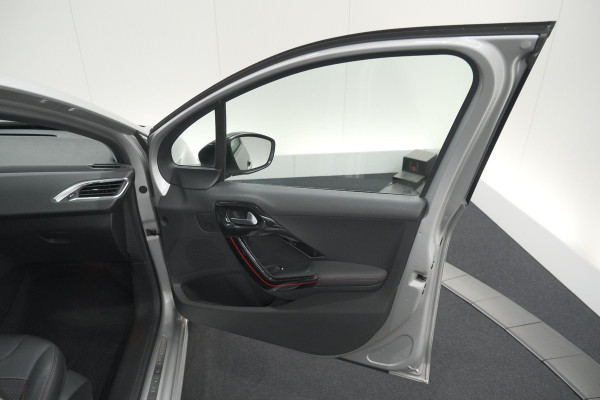 Peugeot 208 PureTech 110 EAT6 GT-line | Trekhaak | Apple Carplay | Climate Control | Parkeersensoren