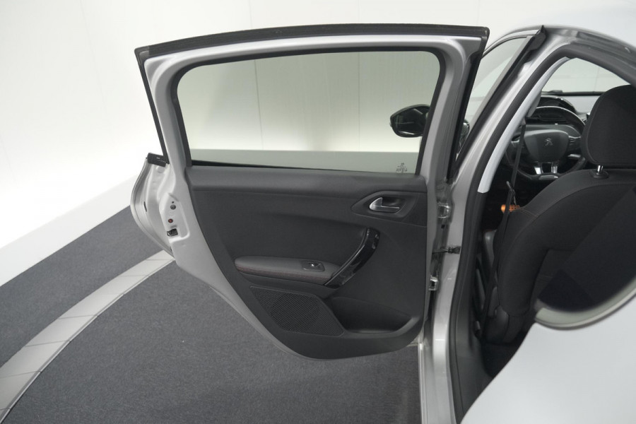 Peugeot 208 PureTech 110 EAT6 GT-line | Trekhaak | Apple Carplay | Climate Control | Parkeersensoren
