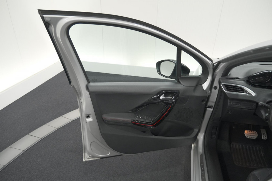 Peugeot 208 PureTech 110 EAT6 GT-line | Trekhaak | Apple Carplay | Climate Control | Parkeersensoren