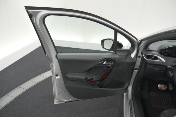 Peugeot 208 PureTech 110 EAT6 GT-line | Trekhaak | Apple Carplay | Climate Control | Parkeersensoren