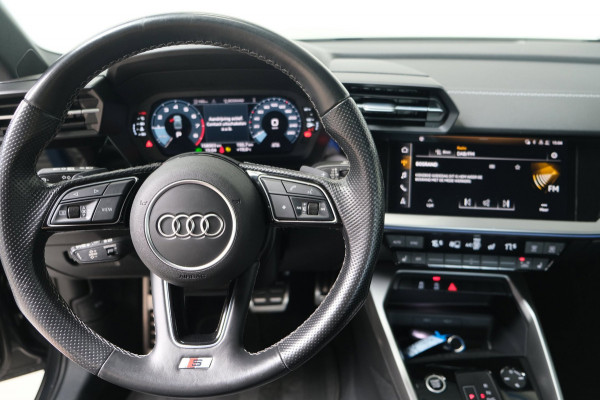 Audi A3 Limousine 35 TFSI S-Edition - Automaat - Airco, Cruise, Carplay, Lederen bekleding, Virtual Display, Stoelverwarming.