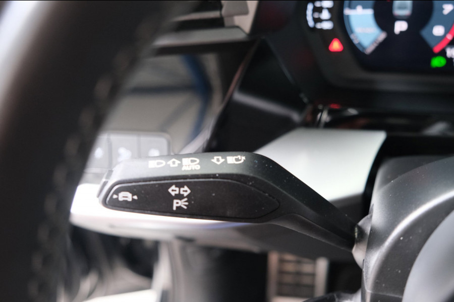 Audi A3 Limousine 35 TFSI S-Edition - Automaat - Airco, Cruise, Carplay, Lederen bekleding, Virtual Display, Stoelverwarming.
