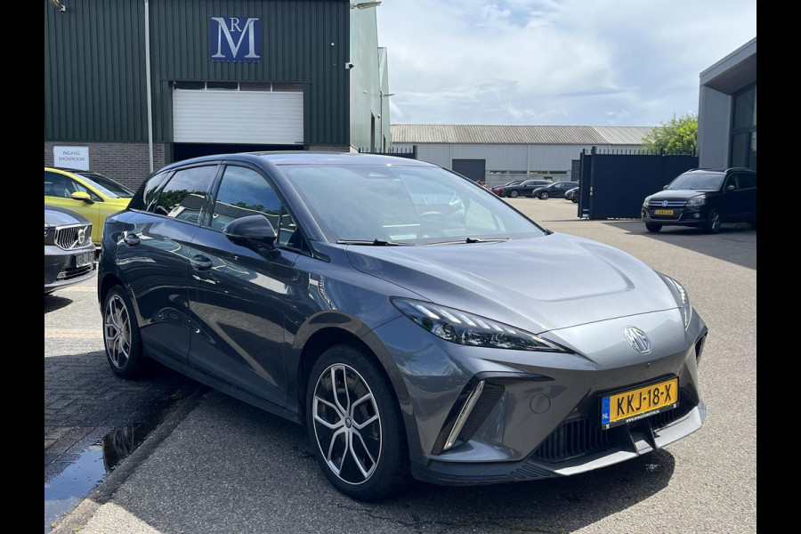MG4 MG4 Electric Luxury 64 kWh SOH 97%|360 CAMERA| 7 JAAR MG GARANTIE T/M 02-2031| ELEK. STOEL| DODE HOEK SENSOR| STOEL + STUURVERWARMING| ADAPTIVE CRUISE CONTROL
