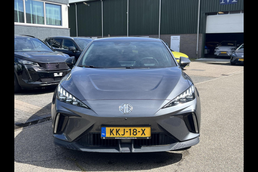 MG4 MG4 Electric Luxury 64 kWh SOH 97%|360 CAMERA| 7 JAAR MG GARANTIE T/M 02-2031| ELEK. STOEL| DODE HOEK SENSOR| STOEL + STUURVERWARMING| ADAPTIVE CRUISE CONTROL