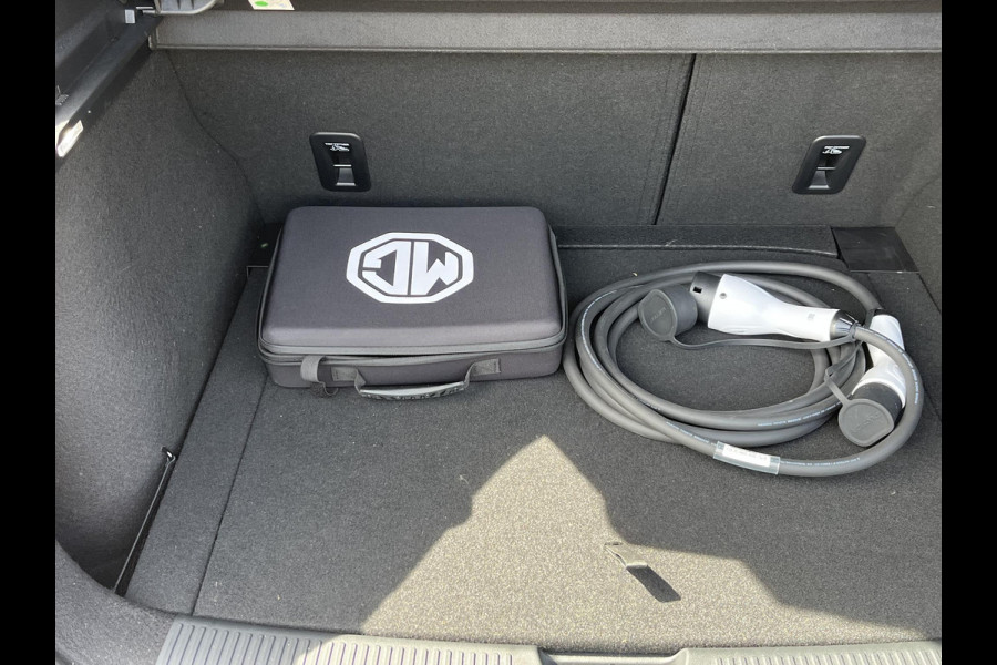 MG4 MG4 Electric Luxury 64 kWh SOH 97%|360 CAMERA| 7 JAAR MG GARANTIE T/M 02-2031| ELEK. STOEL| DODE HOEK SENSOR| STOEL + STUURVERWARMING| ADAPTIVE CRUISE CONTROL