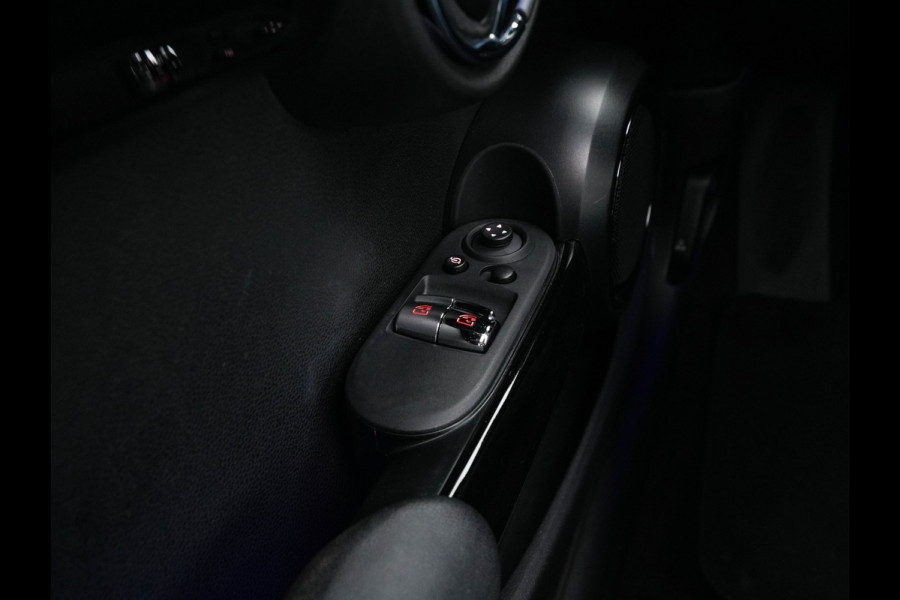 MINI Electric Yours 33 kWh [ 3-Fase-11kW ] {SoH-97%} (INCL-BTW) Aut. *HEATPUMP | PANO | LEATHER | DIGI-COCKPIT | HEAD-UP | FULL-LED | NAVI-FULLMAP | HEATED-SPORTSEATS | DAB | CRUISE | HARMAN/KARDON | CAMERA | KEYLESS | AMBIENTLIGHT | 17"ALU*