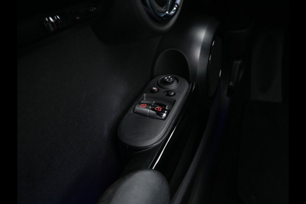 MINI Electric Yours 33 kWh [ 3-Fase-11kW ] {SoH-97%} (INCL-BTW) Aut. *HEATPUMP | PANO | LEATHER | DIGI-COCKPIT | HEAD-UP | FULL-LED | NAVI-FULLMAP | HEATED-SPORTSEATS | DAB | CRUISE | HARMAN/KARDON | CAMERA | KEYLESS | AMBIENTLIGHT | 17"ALU*