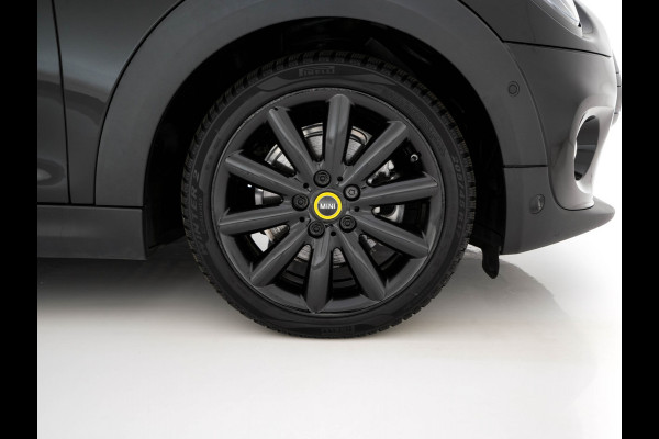 MINI Electric Yours 33 kWh [ 3-Fase-11kW ] {SoH-97%} (INCL-BTW) Aut. *HEATPUMP | PANO | LEATHER | DIGI-COCKPIT | HEAD-UP | FULL-LED | NAVI-FULLMAP | HEATED-SPORTSEATS | DAB | CRUISE | HARMAN/KARDON | CAMERA | KEYLESS | AMBIENTLIGHT | 17"ALU*