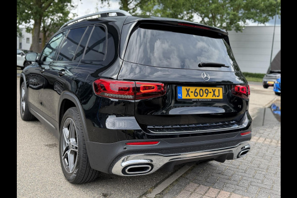 Mercedes-Benz Glb 200 Business Solution AMG PANORAMADAK | SFEERVERLICHTING | ELEKTRISCHE TREKHAAK | CAMERA | STOELVERWARMING | MERCEDES-DEALER ONDERHOUDEN | MERCEDES GARANTIE T/M 05-2028