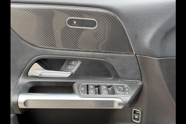 Mercedes-Benz Glb 200 Business Solution AMG PANORAMADAK | SFEERVERLICHTING | ELEKTRISCHE TREKHAAK | CAMERA | STOELVERWARMING | MERCEDES-DEALER ONDERHOUDEN | MERCEDES GARANTIE T/M 05-2028