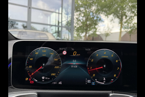 Mercedes-Benz Glb 200 Business Solution AMG PANORAMADAK | SFEERVERLICHTING | ELEKTRISCHE TREKHAAK | CAMERA | STOELVERWARMING | MERCEDES-DEALER ONDERHOUDEN | MERCEDES GARANTIE T/M 05-2028