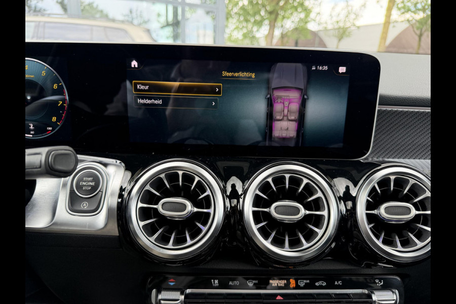 Mercedes-Benz Glb 200 Business Solution AMG PANORAMADAK | SFEERVERLICHTING | ELEKTRISCHE TREKHAAK | CAMERA | STOELVERWARMING | MERCEDES-DEALER ONDERHOUDEN | MERCEDES GARANTIE T/M 05-2028