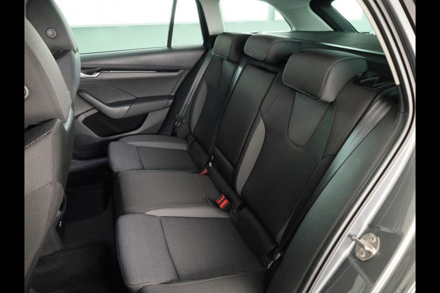Škoda Octavia Combi Business Edition Plus m-HEV 1.5 TSI 150 pk 7 versn. DSG | Winter pakket | Lichtmetalen velgen 18" Lerna Antraciet