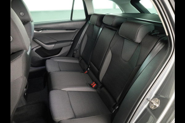 Škoda Octavia Combi Business Edition Plus m-HEV 1.5 TSI 150 pk 7 versn. DSG | Winter pakket | Lichtmetalen velgen 18" Lerna Antraciet