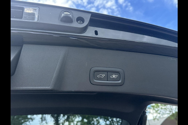Volvo XC40 1.5 T4 Plug-in hybrid Core Bright BOMVOL! | STOEL + STUURVERWARMING |ELEK. TREKHAAK | KEYLESS | DODEHOEK | ADAP. CRUISE | CAMERA | ELEK. ACHTERKLEP | DRAADLOZE TEL LADER | RIJKLAAR! MET 12 MND BOVAG GARANTIE | DEALER ONDERHOUDEN