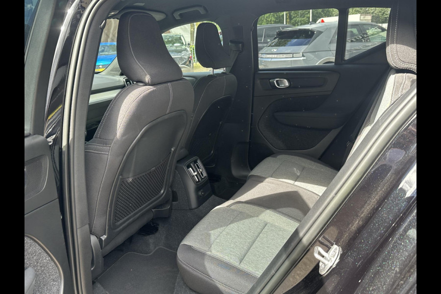 Volvo XC40 1.5 T4 Plug-in hybrid Core Bright BOMVOL! | STOEL + STUURVERWARMING |ELEK. TREKHAAK | KEYLESS | DODEHOEK | ADAP. CRUISE | CAMERA | ELEK. ACHTERKLEP | DRAADLOZE TEL LADER | RIJKLAAR! MET 12 MND BOVAG GARANTIE | DEALER ONDERHOUDEN