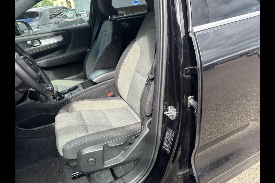 Volvo XC40 1.5 T4 Plug-in hybrid Core Bright BOMVOL! | STOEL + STUURVERWARMING |ELEK. TREKHAAK | KEYLESS | DODEHOEK | ADAP. CRUISE | CAMERA | ELEK. ACHTERKLEP | DRAADLOZE TEL LADER | RIJKLAAR! MET 12 MND BOVAG GARANTIE | DEALER ONDERHOUDEN