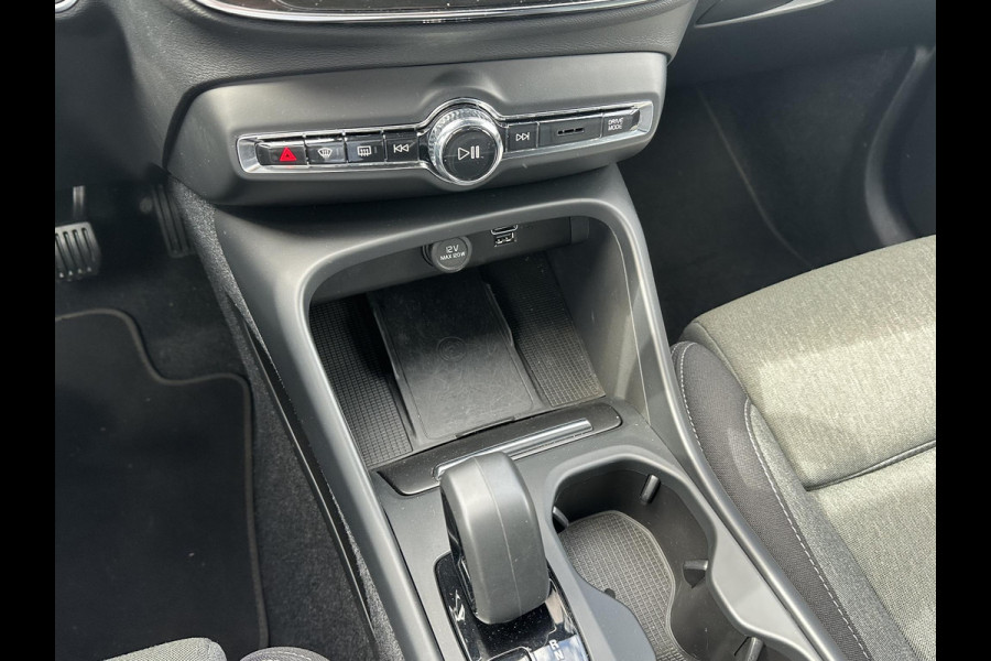 Volvo XC40 1.5 T4 Plug-in hybrid Core Bright BOMVOL! | STOEL + STUURVERWARMING |ELEK. TREKHAAK | KEYLESS | DODEHOEK | ADAP. CRUISE | CAMERA | ELEK. ACHTERKLEP | DRAADLOZE TEL LADER | RIJKLAAR! MET 12 MND BOVAG GARANTIE | DEALER ONDERHOUDEN