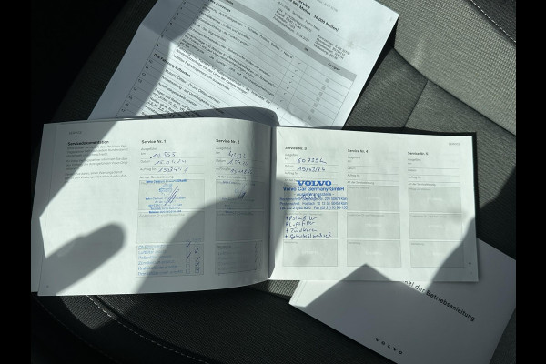 Volvo XC40 1.5 T4 Plug-in hybrid Core Bright BOMVOL! | STOEL + STUURVERWARMING |ELEK. TREKHAAK | KEYLESS | DODEHOEK | ADAP. CRUISE | CAMERA | ELEK. ACHTERKLEP | DRAADLOZE TEL LADER | RIJKLAAR! MET 12 MND BOVAG GARANTIE | DEALER ONDERHOUDEN