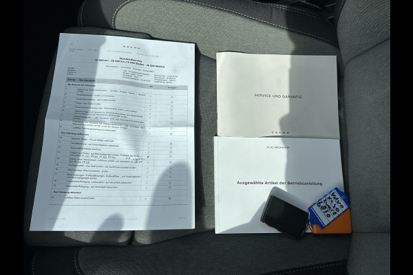 Volvo XC40 1.5 T4 Plug-in hybrid Core Bright BOMVOL! | STOEL + STUURVERWARMING |ELEK. TREKHAAK | KEYLESS | DODEHOEK | ADAP. CRUISE | CAMERA | ELEK. ACHTERKLEP | DRAADLOZE TEL LADER | RIJKLAAR! MET 12 MND BOVAG GARANTIE | DEALER ONDERHOUDEN
