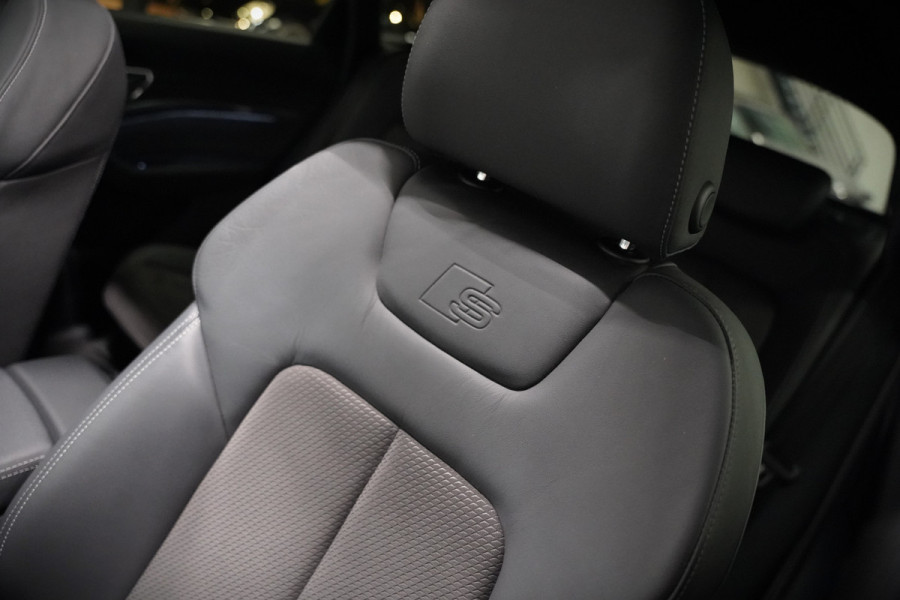 Audi e-tron e-tron 50 quattro Launch edition Black 71 kWh | Black Edition | Panoramadak | Memory Seat | Luchtvering | Adaptive Cruise Control | Keyless | Matrix LED | Stoelverwarming | NAP | SOH 92,28%