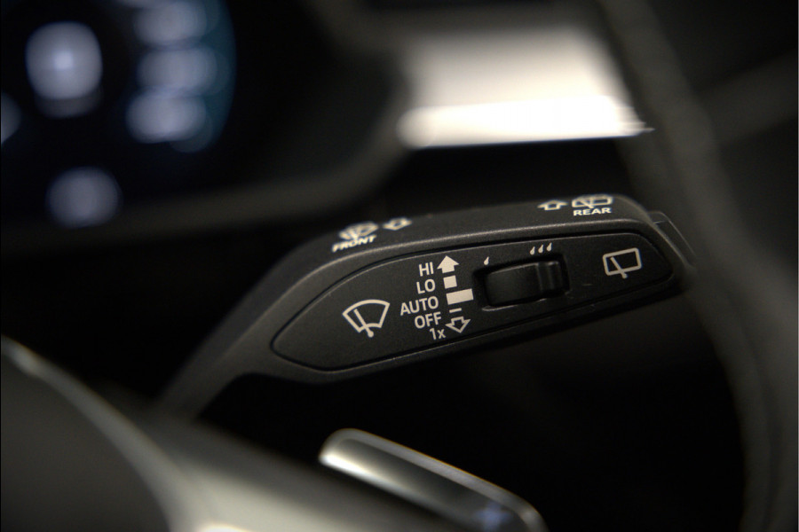 Audi e-tron e-tron 50 quattro Launch edition Black 71 kWh | Black Edition | Panoramadak | Memory Seat | Luchtvering | Adaptive Cruise Control | Keyless | Matrix LED | Stoelverwarming | NAP | SOH 92,28%