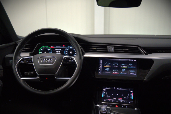Audi e-tron e-tron 50 quattro Launch edition Black 71 kWh | Black Edition | Panoramadak | Memory Seat | Luchtvering | Adaptive Cruise Control | Keyless | Matrix LED | Stoelverwarming | NAP | SOH 92,28%