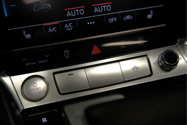 Audi e-tron e-tron 50 quattro Launch edition Black 71 kWh | Black Edition | Panoramadak | Memory Seat | Luchtvering | Adaptive Cruise Control | Keyless | Matrix LED | Stoelverwarming | NAP | SOH 92,28%