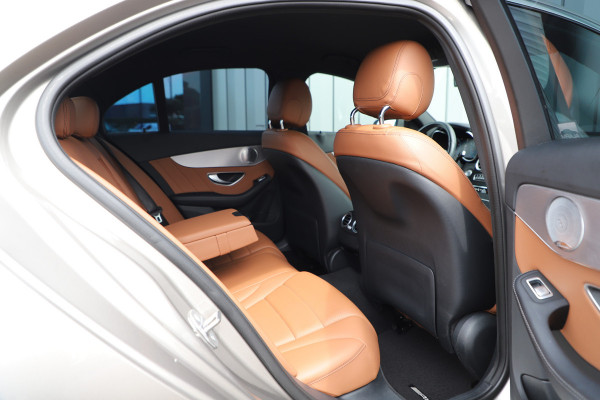 Mercedes-Benz C-Klasse 180 Business Solution AMG | 156PK | Led | Leder | Stoelverwarming | Digitaal-dashboard | Camera | Trekhaak | 2019.