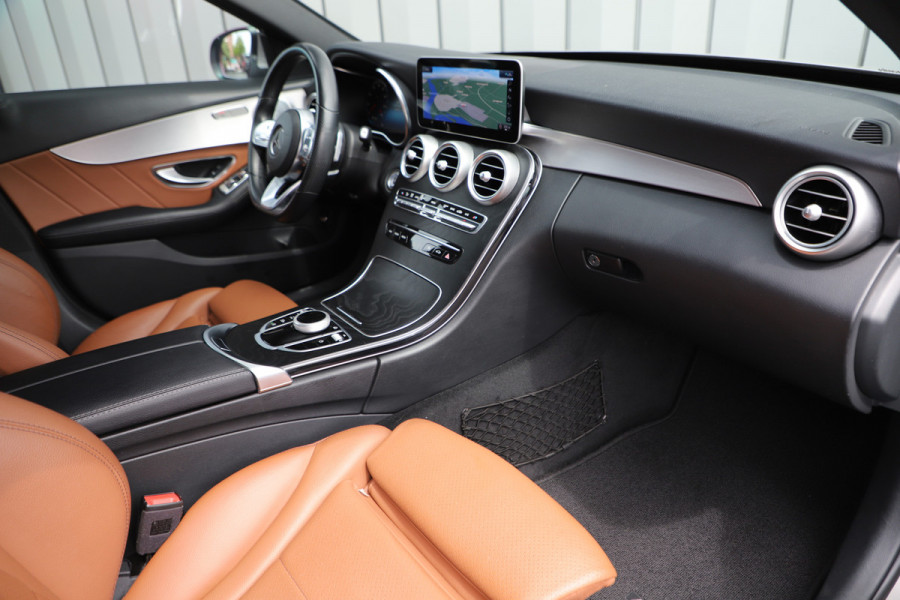 Mercedes-Benz C-Klasse 180 Business Solution AMG | 156PK | Led | Leder | Stoelverwarming | Digitaal-dashboard | Camera | Trekhaak | 2019.