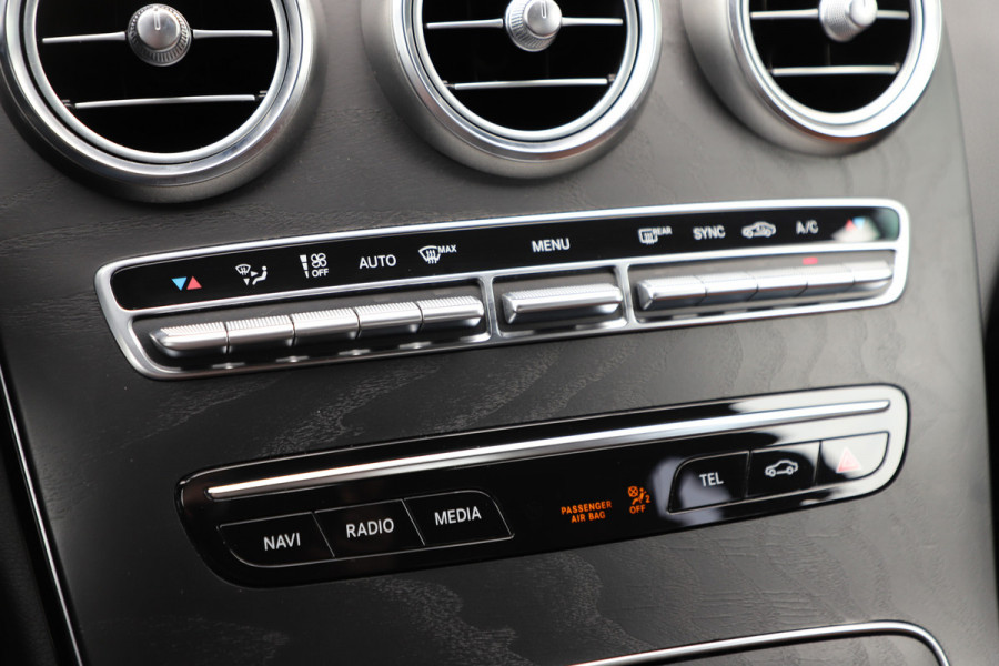 Mercedes-Benz C-Klasse 180 Business Solution AMG | 156PK | Led | Leder | Stoelverwarming | Digitaal-dashboard | Camera | Trekhaak | 2019.