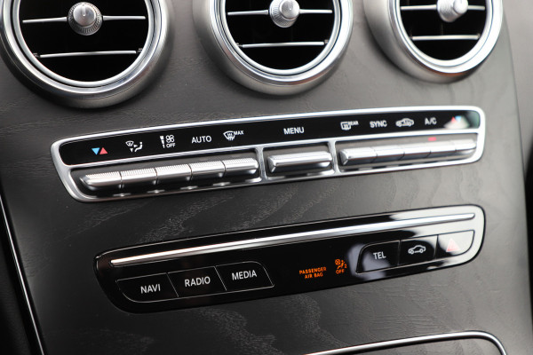 Mercedes-Benz C-Klasse 180 Business Solution AMG | 156PK | Led | Leder | Stoelverwarming | Digitaal-dashboard | Camera | Trekhaak | 2019.