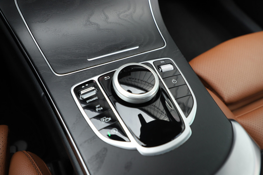 Mercedes-Benz C-Klasse 180 Business Solution AMG | 156PK | Led | Leder | Stoelverwarming | Digitaal-dashboard | Camera | Trekhaak | 2019.