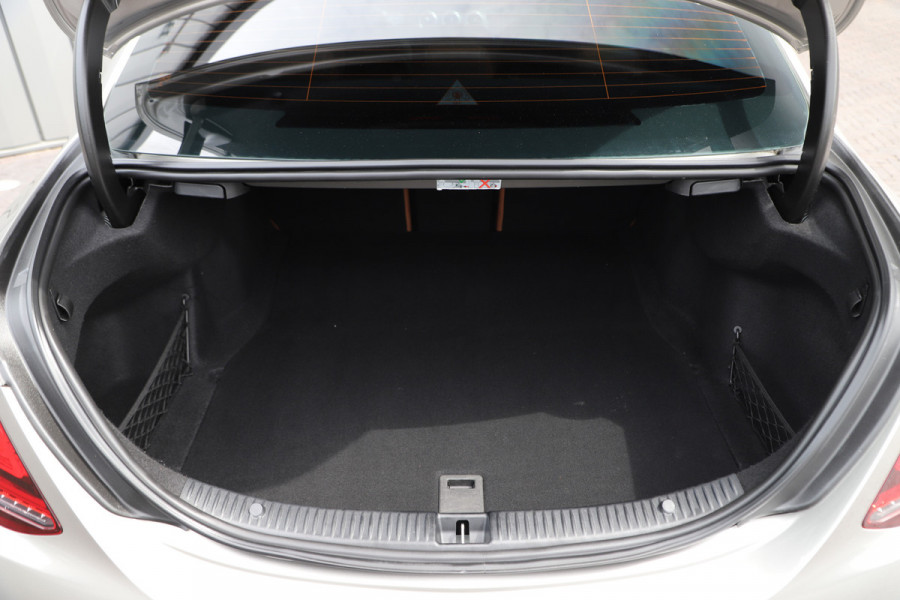 Mercedes-Benz C-Klasse 180 Business Solution AMG | 156PK | Led | Leder | Stoelverwarming | Digitaal-dashboard | Camera | Trekhaak | 2019.