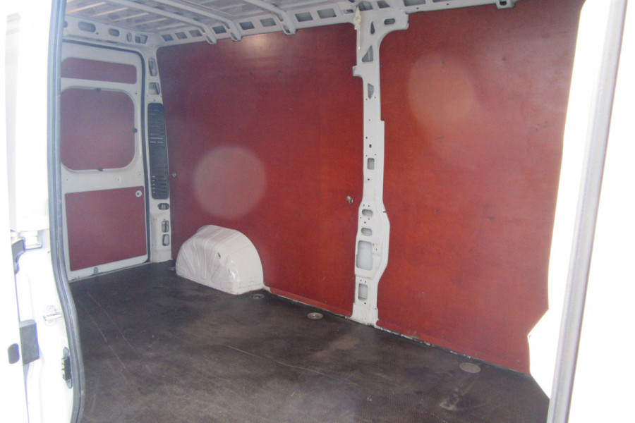 Fiat Ducato 35 2.3 MultiJet L3H3, Navi, Camera, Trekhaak, Cruise Control