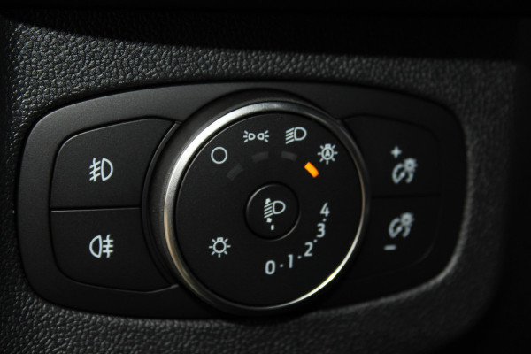 Ford Tourneo Courier 1.0-125pk Titanium AUTOMAAT ! UNIEKE Ford Tourneo Courier personen uitv. Fabr. garantie t/m 26-08-2029. Autm. airco, adapt. cruise cntrl, winterpkkt, LM wielen, navigatie, telefoonvoorb., lane- en side assist etc.