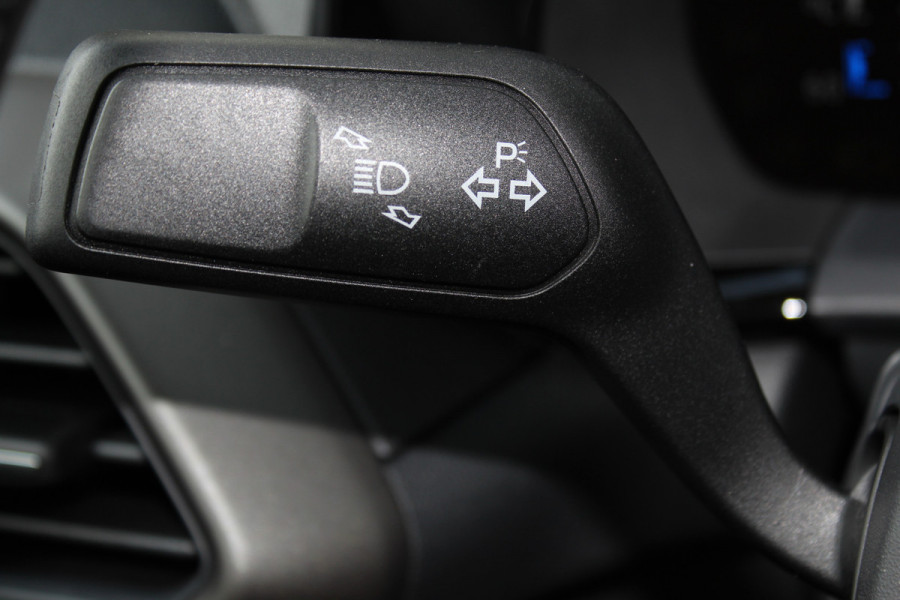 Ford Tourneo Courier 1.0-125pk Titanium AUTOMAAT ! UNIEKE Ford Tourneo Courier personen uitv. Fabr. garantie t/m 26-08-2029. Autm. airco, adapt. cruise cntrl, winterpkkt, LM wielen, navigatie, telefoonvoorb., lane- en side assist etc.