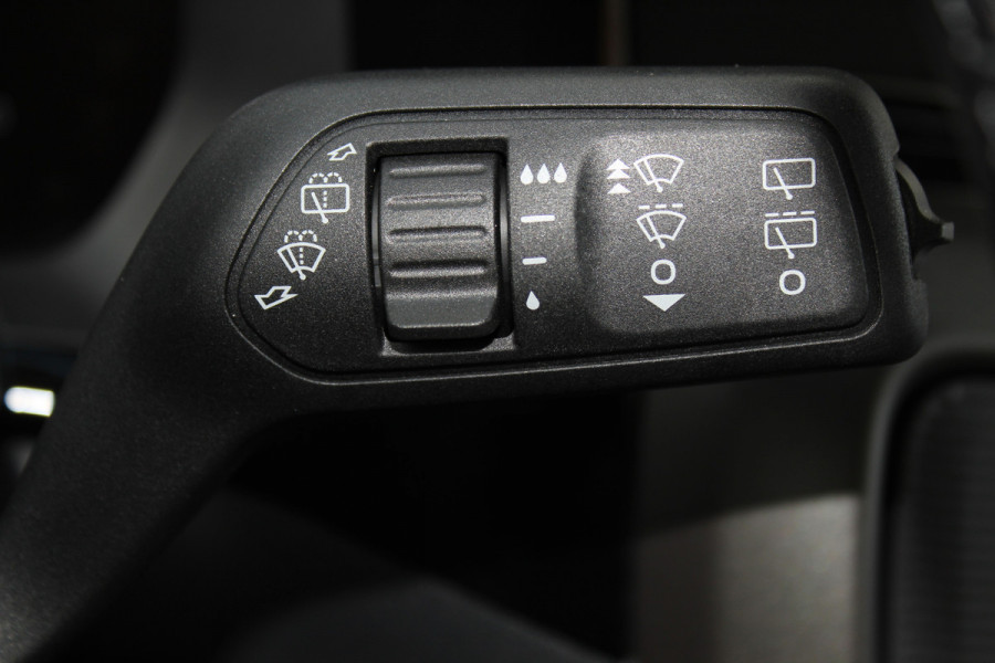 Ford Tourneo Courier 1.0-125pk Titanium AUTOMAAT ! UNIEKE Ford Tourneo Courier personen uitv. Fabr. garantie t/m 26-08-2029. Autm. airco, adapt. cruise cntrl, winterpkkt, LM wielen, navigatie, telefoonvoorb., lane- en side assist etc.