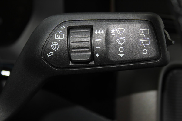 Ford Tourneo Courier 1.0-125pk Titanium AUTOMAAT ! UNIEKE Ford Tourneo Courier personen uitv. Fabr. garantie t/m 26-08-2029. Autm. airco, adapt. cruise cntrl, winterpkkt, LM wielen, navigatie, telefoonvoorb., lane- en side assist etc.