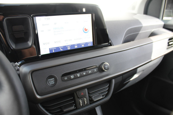 Ford Tourneo Courier 1.0-125pk Titanium AUTOMAAT ! UNIEKE Ford Tourneo Courier personen uitv. Fabr. garantie t/m 26-08-2029. Autm. airco, adapt. cruise cntrl, winterpkkt, LM wielen, navigatie, telefoonvoorb., lane- en side assist etc.