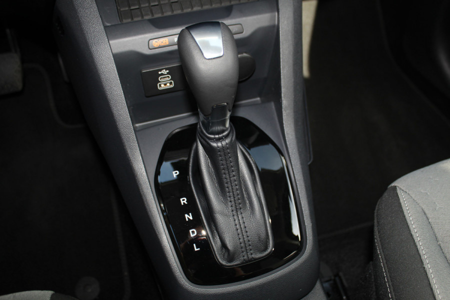 Ford Tourneo Courier 1.0-125pk Titanium AUTOMAAT ! UNIEKE Ford Tourneo Courier personen uitv. Fabr. garantie t/m 26-08-2029. Autm. airco, adapt. cruise cntrl, winterpkkt, LM wielen, navigatie, telefoonvoorb., lane- en side assist etc.