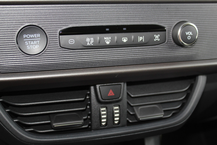 Ford Tourneo Courier 1.0-125pk Titanium AUTOMAAT ! UNIEKE Ford Tourneo Courier personen uitv. Fabr. garantie t/m 26-08-2029. Autm. airco, adapt. cruise cntrl, winterpkkt, LM wielen, navigatie, telefoonvoorb., lane- en side assist etc.