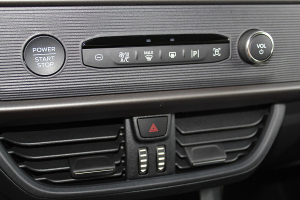 Ford Tourneo Courier 1.0-125pk Titanium AUTOMAAT ! UNIEKE Ford Tourneo Courier personen uitv. Fabr. garantie t/m 26-08-2029. Autm. airco, adapt. cruise cntrl, winterpkkt, LM wielen, navigatie, telefoonvoorb., lane- en side assist etc.